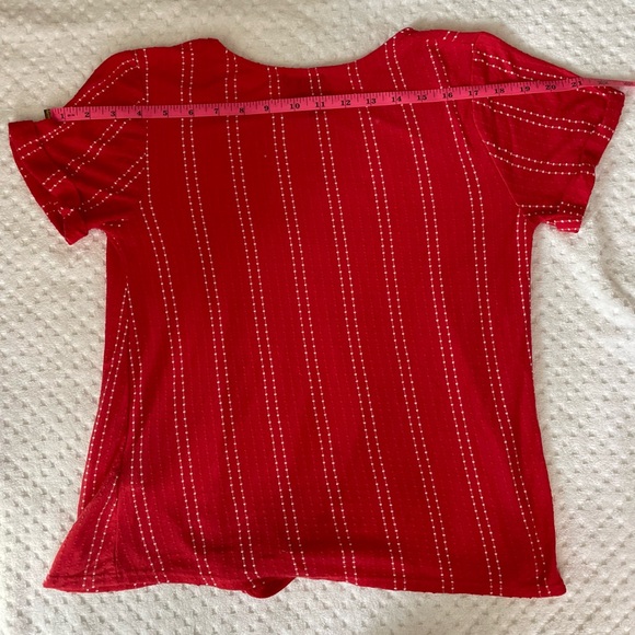 W5 fun red and white top with cute tie at the bottom - Picture 2 of 4